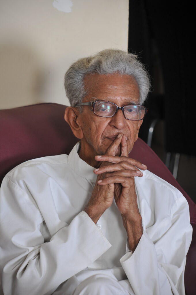 காந்தியின் கடைசி நிழல்
